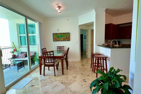 Copropriété à louer à Surfside, Floride: 1 chambre, 72.46 m2 № 2062987 - photo 2