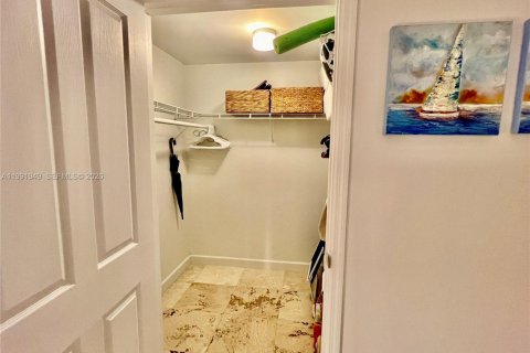 Copropriété à louer à Surfside, Floride: 1 chambre, 72.46 m2 № 2062987 - photo 14