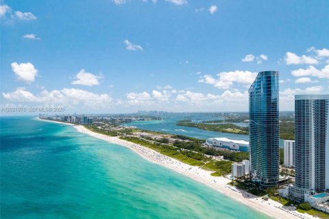 Condominio en venta en Sunny Isles Beach, Florida, 3 dormitorios, 286.14 m2 № 2077638 - foto 14