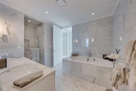 Condominio en venta en Sunny Isles Beach, Florida, 3 dormitorios, 286.14 m2 № 2077638 - foto 7
