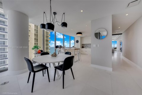 Condominio en venta en Sunny Isles Beach, Florida, 3 dormitorios, 286.14 m2 № 2077638 - foto 4