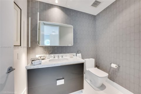 Condominio en venta en Sunny Isles Beach, Florida, 3 dormitorios, 286.14 m2 № 2077638 - foto 11
