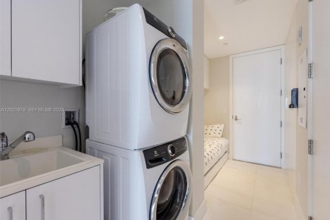 Condominio en venta en Sunny Isles Beach, Florida, 3 dormitorios, 286.14 m2 № 2077638 - foto 12