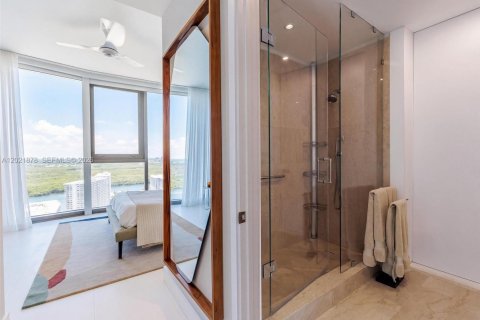 Condominio en venta en Sunny Isles Beach, Florida, 3 dormitorios, 286.14 m2 № 2077638 - foto 9