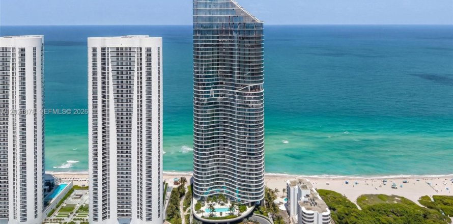 Condominio en Sunny Isles Beach, Florida, 3 dormitorios № 2077638
