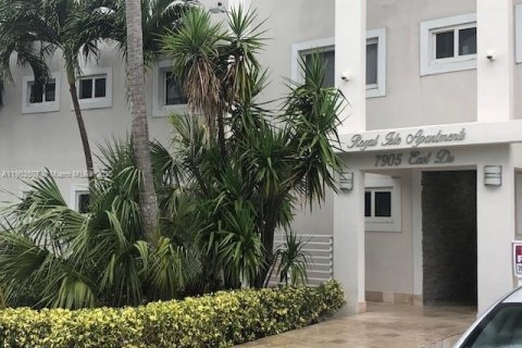 Квартира в Норт-Бей-Виллидж, Флорида 53 спальни, 4275.08м2 № 1954422