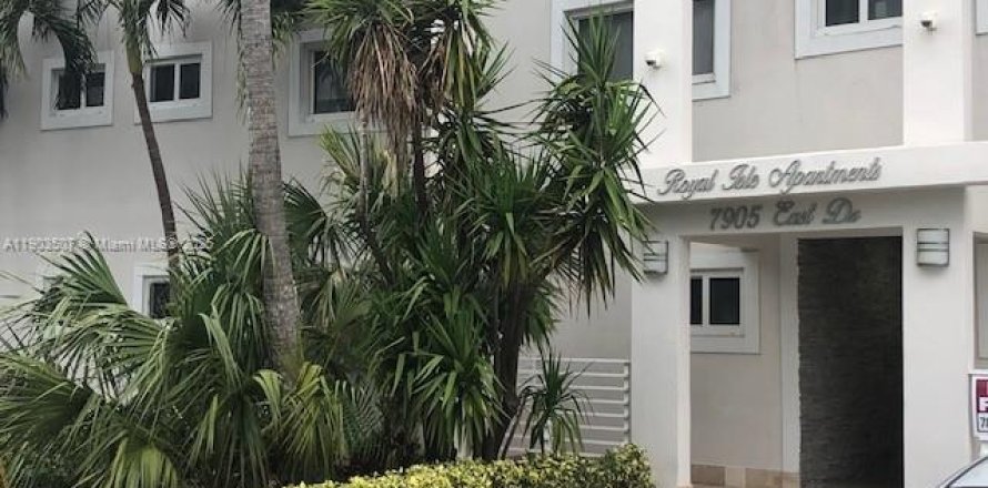 Квартира в Норт-Бей-Виллидж, Флорида 53 спальни, 4275.08м2 № 1954422