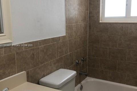 Снять в аренду квартиру в Норт-Бей-Виллидж, Флорида 53 спальни, 4275.08м2, № 1954422 - фото 11