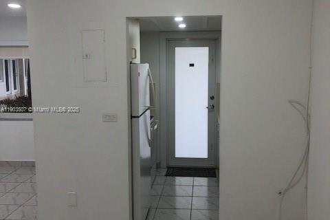 Снять в аренду квартиру в Норт-Бей-Виллидж, Флорида 53 спальни, 4275.08м2, № 1954422 - фото 9