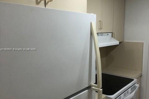 Снять в аренду квартиру в Норт-Бей-Виллидж, Флорида 53 спальни, 4275.08м2, № 1954422 - фото 7