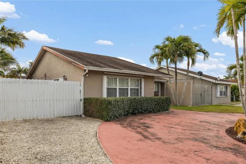 Villa ou maison à vendre à Homestead, Floride: 3 chambres, 120.03 m2 № 2024728 - photo 3