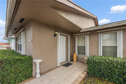 Villa ou maison à vendre à Homestead, Floride: 3 chambres, 120.03 m2 № 2024728 - photo 4