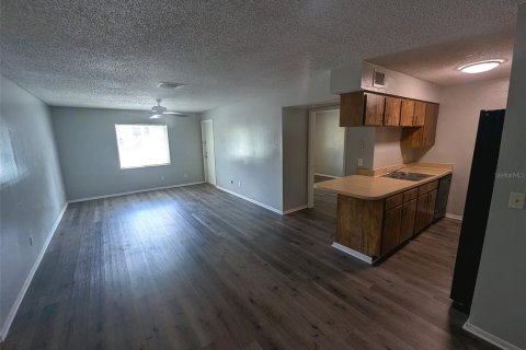 Condo in Brandon, Florida, 2 bedrooms  № 2231714 - photo 7