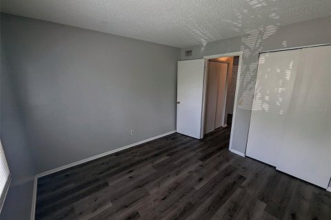 Condo in Brandon, Florida, 2 bedrooms  № 2231714 - photo 25