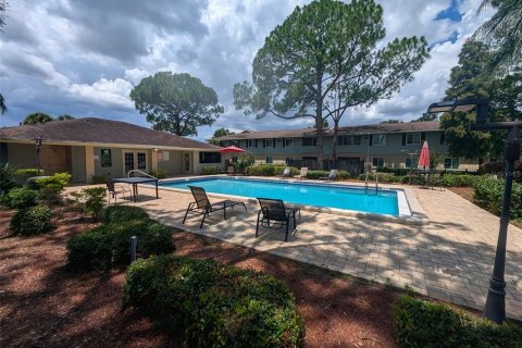 Condo in Brandon, Florida, 2 bedrooms  № 2231714 - photo 3