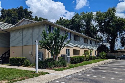 Condo in Brandon, Florida, 2 bedrooms  № 2231714 - photo 2