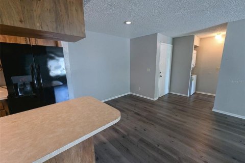 Condo in Brandon, Florida, 2 bedrooms  № 2231714 - photo 10