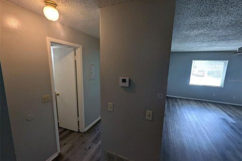 Condo in Brandon, Florida, 2 bedrooms  № 2231714 - photo 12