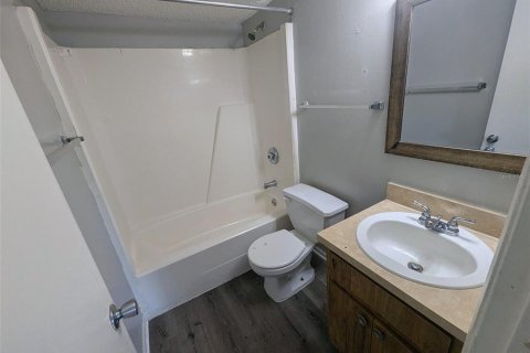 Condo in Brandon, Florida, 2 bedrooms  № 2231714 - photo 21