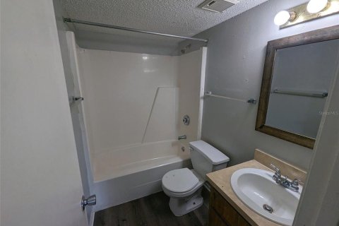 Condo in Brandon, Florida, 2 bedrooms  № 2231714 - photo 22