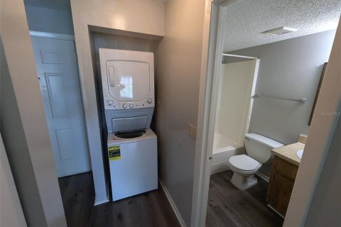 Condo in Brandon, Florida, 2 bedrooms  № 2231714 - photo 15