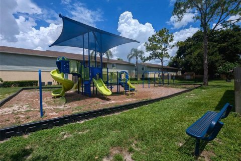 Condo in Brandon, Florida, 2 bedrooms  № 2231714 - photo 4