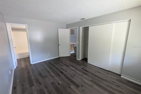Condo in Brandon, Florida, 2 bedrooms  № 2231714 - photo 19