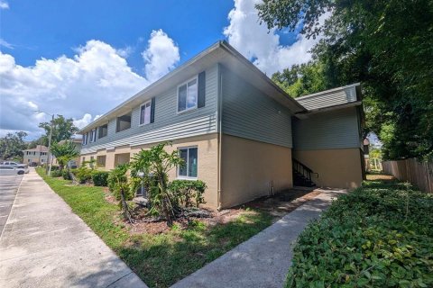 Condo in Brandon, Florida, 2 bedrooms  № 2231714
