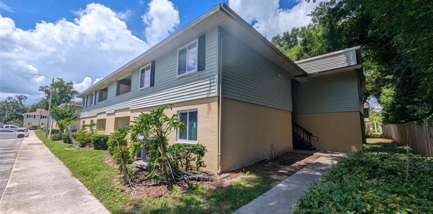 Condo in Brandon, Florida, 2 bedrooms  № 2231714