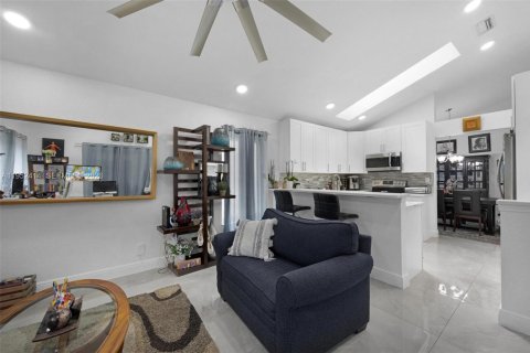 House in Coral Springs, Florida 3 bedrooms, 166.02 sq.m. № 2007442 - photo 16