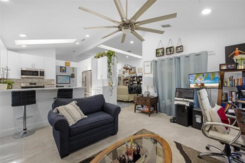 House in Coral Springs, Florida 3 bedrooms, 166.02 sq.m. № 2007442 - photo 17