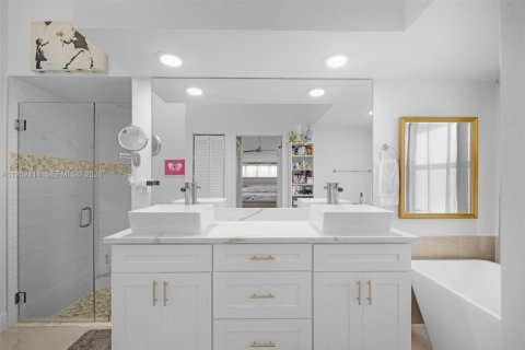 House in Coral Springs, Florida 3 bedrooms, 166.02 sq.m. № 2007442 - photo 23