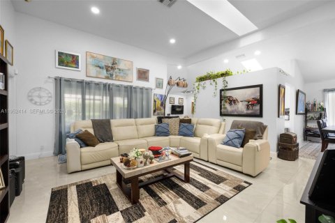 House in Coral Springs, Florida 3 bedrooms, 166.02 sq.m. № 2007442 - photo 12