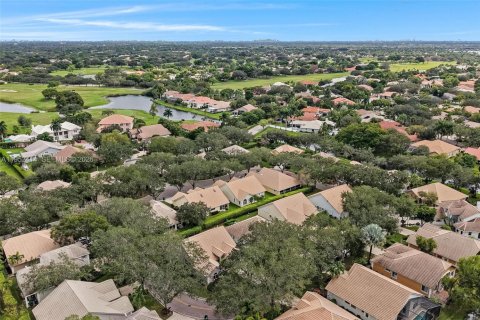 House in Coral Springs, Florida 3 bedrooms, 166.02 sq.m. № 2007442 - photo 5