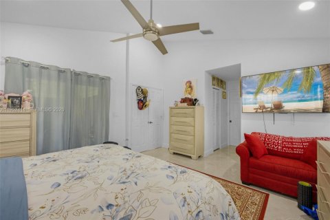 House in Coral Springs, Florida 3 bedrooms, 166.02 sq.m. № 2007442 - photo 22