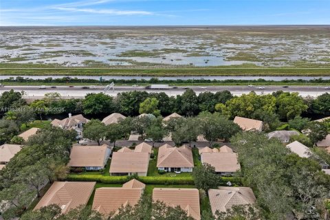 House in Coral Springs, Florida 3 bedrooms, 166.02 sq.m. № 2007442 - photo 7