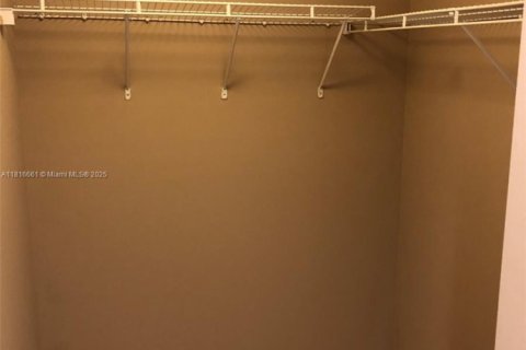 Condo in Coral Gables, Florida, 2 bedrooms  № 1938521 - photo 7