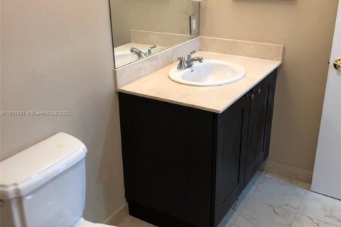 Condo in Coral Gables, Florida, 2 bedrooms  № 1938521 - photo 13