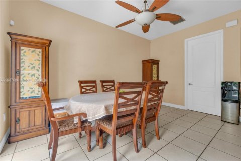 Снять в аренду таунхаус в Дейви, Флорида 3 спальни, 194.82м2, № 2004458 - фото 13