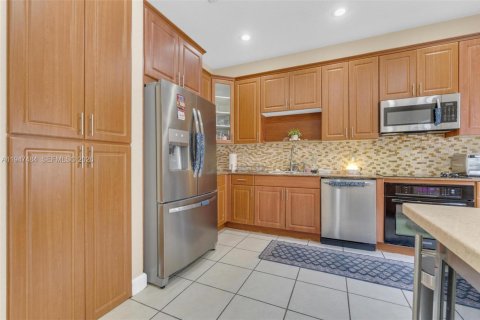 Снять в аренду таунхаус в Дейви, Флорида 3 спальни, 194.82м2, № 2004458 - фото 17