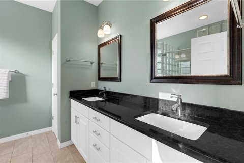 House in Weirsdale, Florida 5 bedrooms, 325.34 sq.m. № 1918818 - photo 26