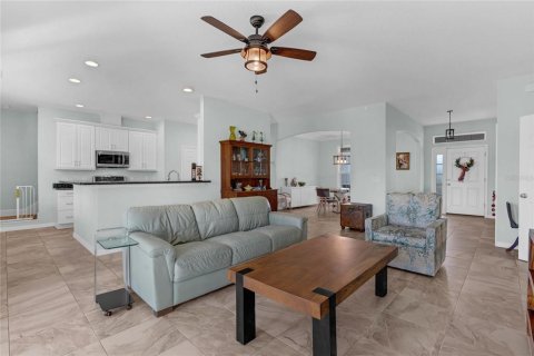 House in Weirsdale, Florida 5 bedrooms, 325.34 sq.m. № 1918818 - photo 6