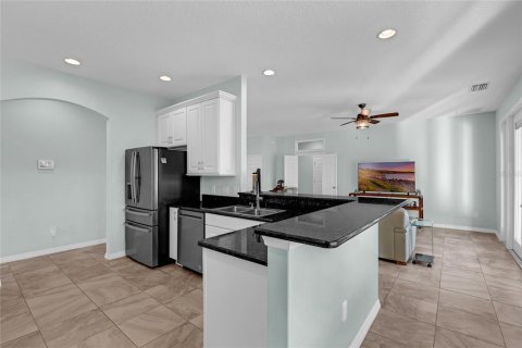 House in Weirsdale, Florida 5 bedrooms, 325.34 sq.m. № 1918818 - photo 13