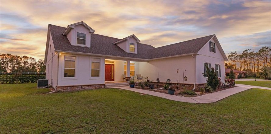 House in Weirsdale, Florida 5 bedrooms, 325.34 sq.m. № 1918818