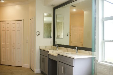 Villa ou maison à vendre à Orlando, Floride: 4 chambres, 301.47 m2 № 2147842 - photo 11