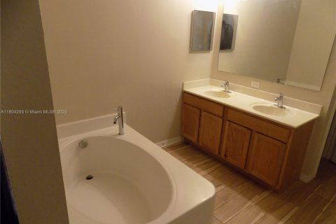 House in Orlando, Florida 5 bedrooms № 1864177 - photo 13