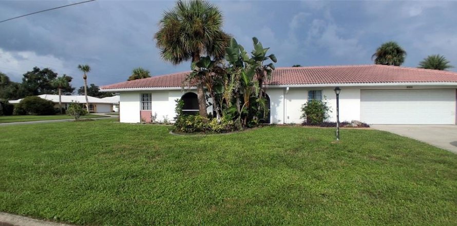 House in Nokomis, Florida 3 bedrooms, 155.43 sq.m. № 2275739