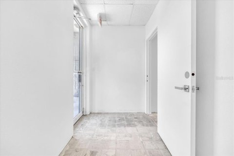 Propiedad comercial en alquiler en Port Charlotte, Florida, 204.38 m2 № 2109439 - foto 7