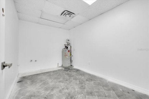 Propiedad comercial en alquiler en Port Charlotte, Florida, 204.38 m2 № 2109439 - foto 27