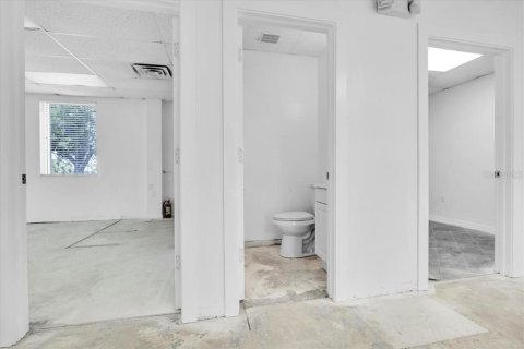Propiedad comercial en alquiler en Port Charlotte, Florida, 204.38 m2 № 2109439 - foto 26